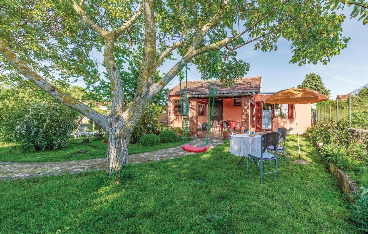 1 Bedroom Pet Friendly Home In Шишан Экстерьер фото