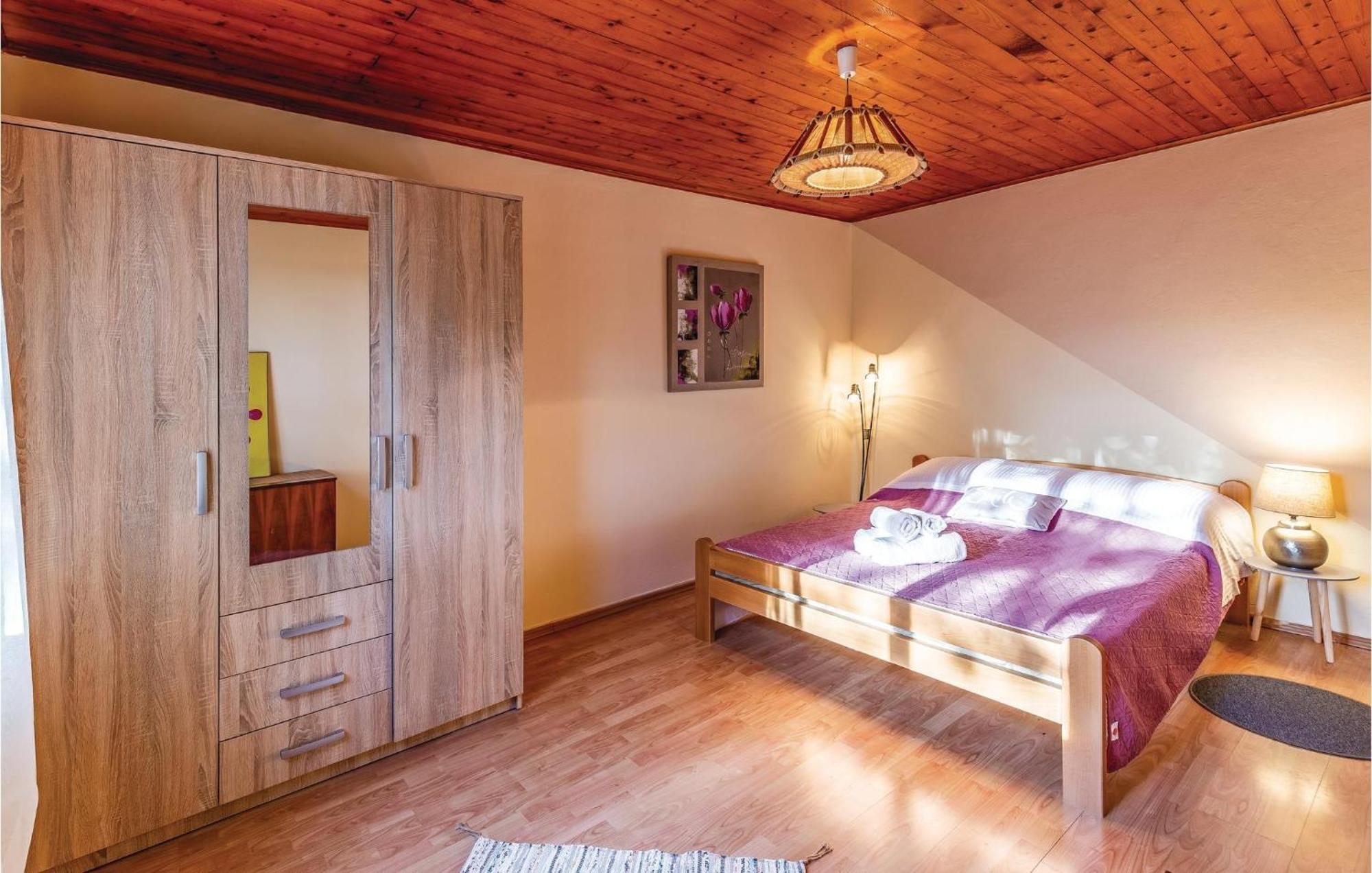 1 Bedroom Pet Friendly Home In Шишан Экстерьер фото