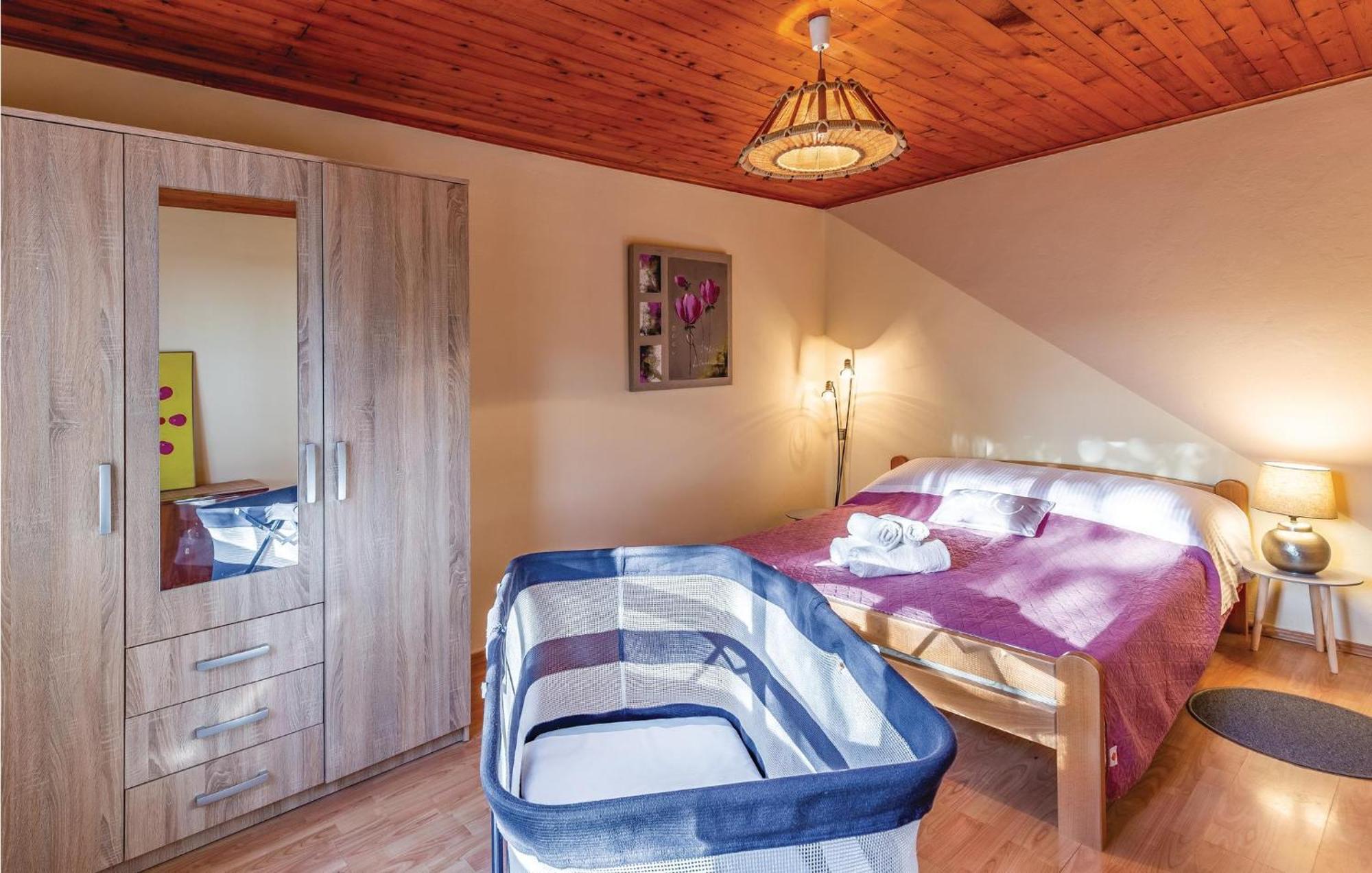 1 Bedroom Pet Friendly Home In Шишан Экстерьер фото