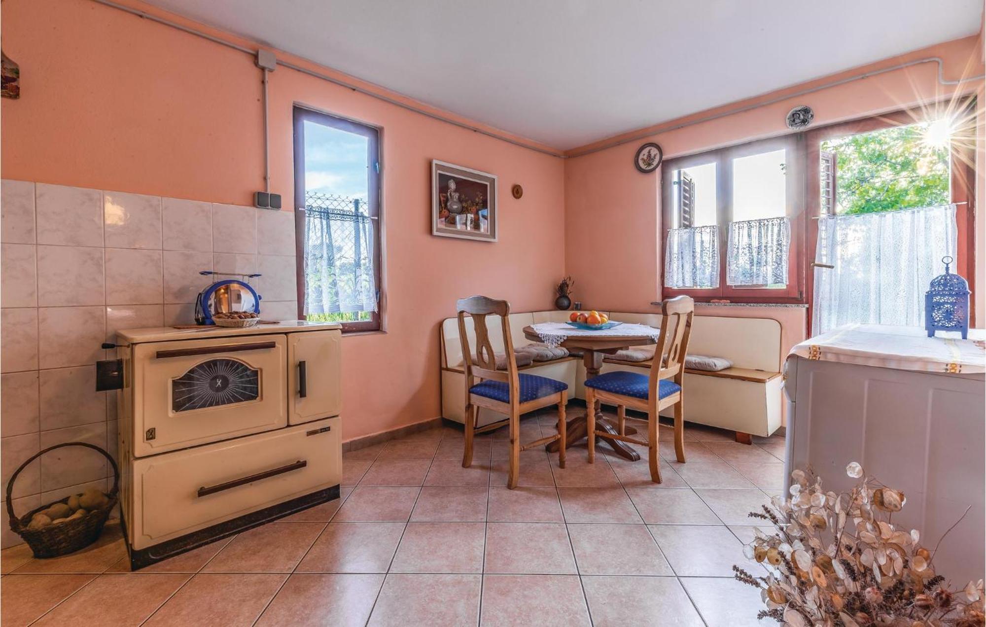 1 Bedroom Pet Friendly Home In Шишан Экстерьер фото