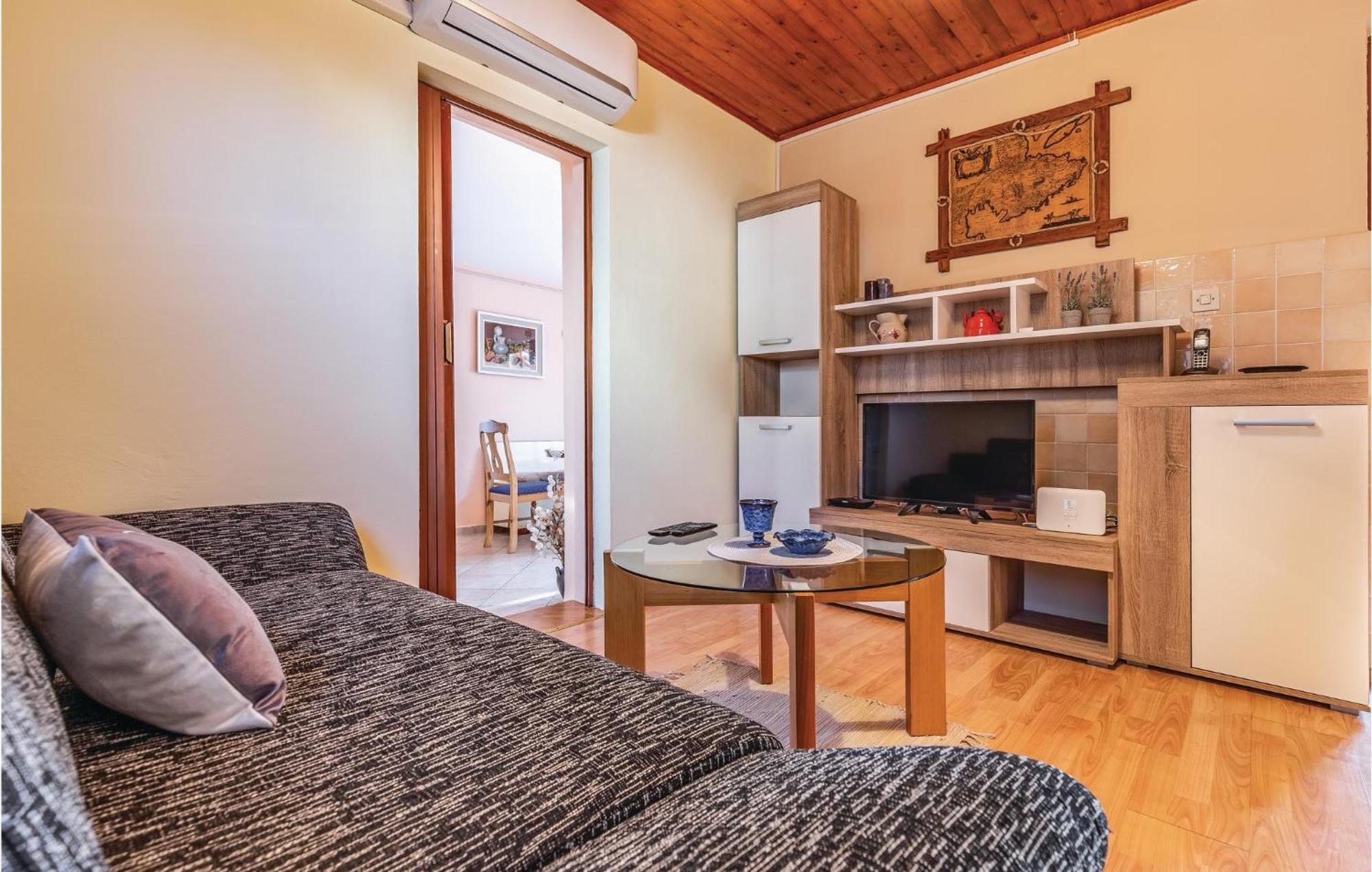 1 Bedroom Pet Friendly Home In Шишан Экстерьер фото