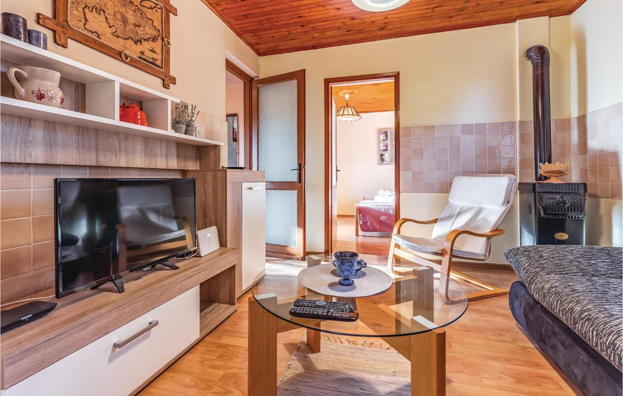 1 Bedroom Pet Friendly Home In Шишан Экстерьер фото