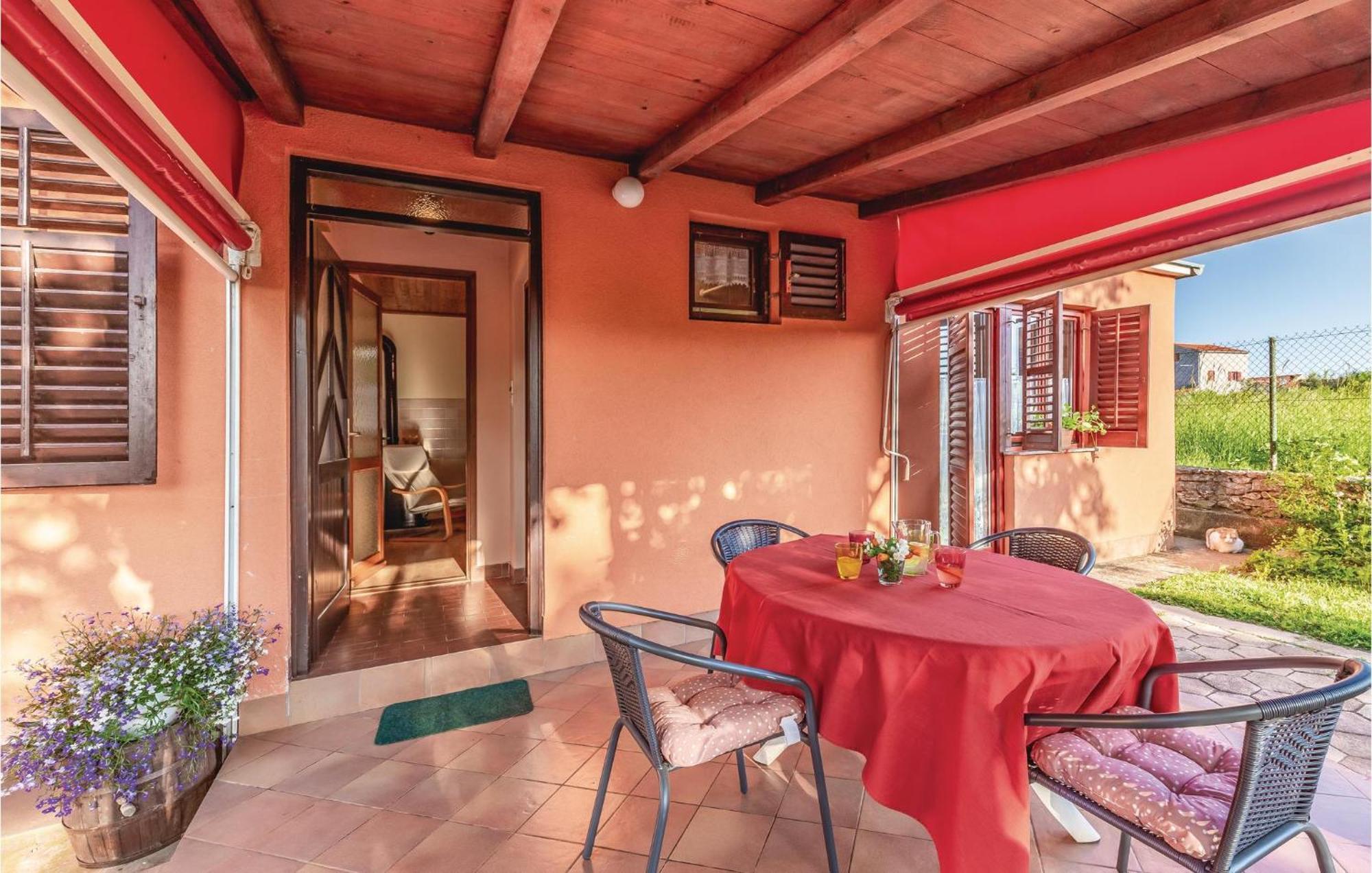 1 Bedroom Pet Friendly Home In Шишан Экстерьер фото