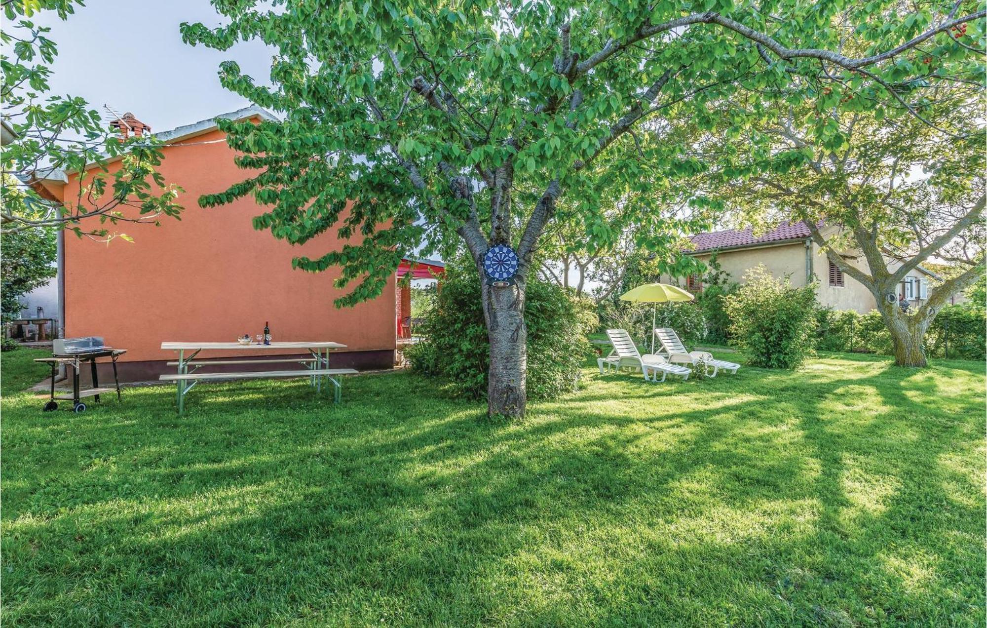 1 Bedroom Pet Friendly Home In Шишан Экстерьер фото