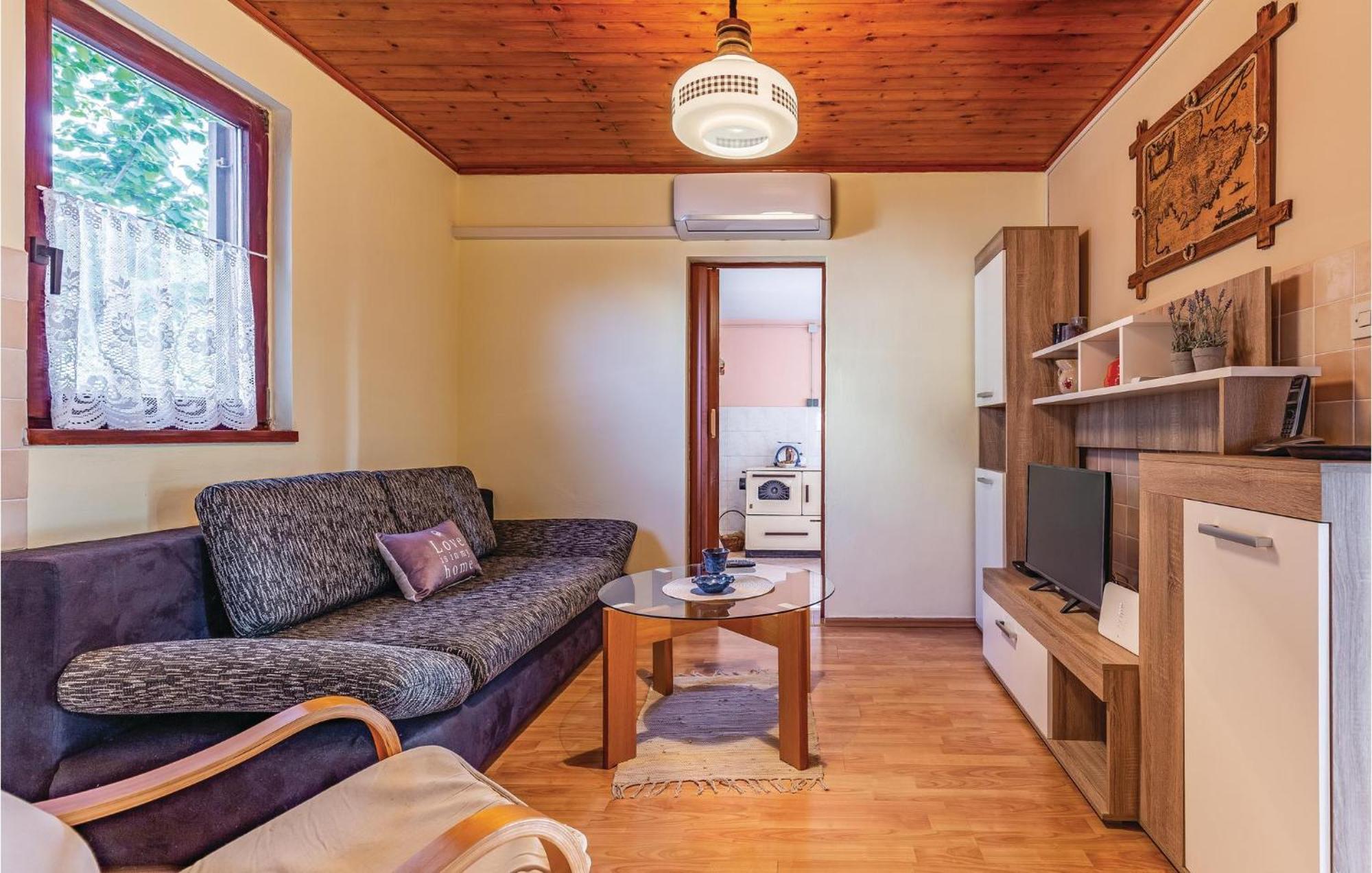 1 Bedroom Pet Friendly Home In Шишан Экстерьер фото